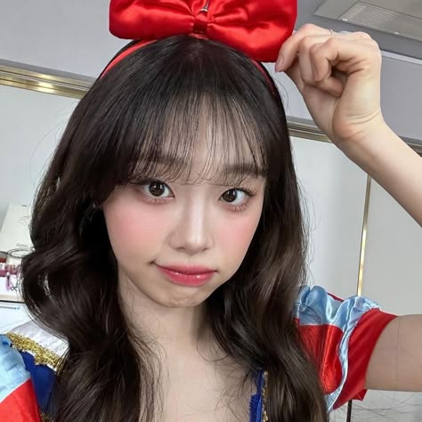 Chuu icon pfp cute Chuu Selcas, Chuu Loona, Snow White And The Seven Dwarfs, Red Icons:), Pop Photos, January 3, Halloween Icons, Odd Eyes, Girl Icons