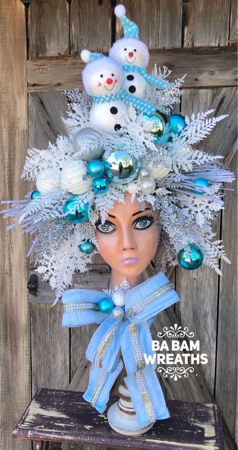 Snowman Centerpieces, Styrofoam Heads, Christmas Headdress, Centerpiece Christmas Decor, Mannequin Decor, Christmas Contests, Styrofoam Head, Ba Bam Wreaths, Decoration Vitrine