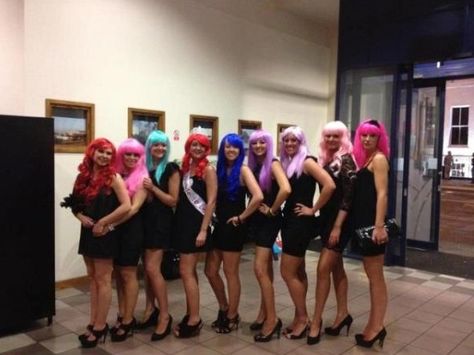 Colored Wigs Bachelorette Party, Coloured Wigs, Wedding Bachelorette Party, Bachelorette Party Outfit, Colored Wigs, Spirit Week, Shower Decor, Bridal Shower Decorations, Bachelorette Party