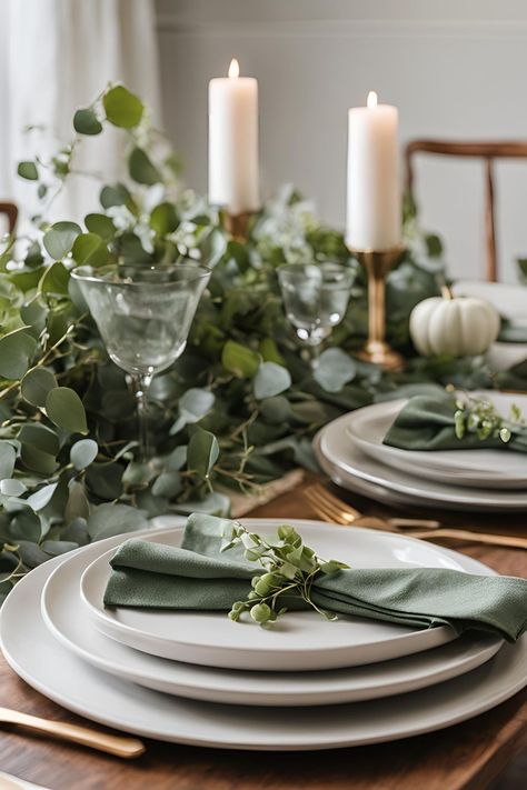 thanksgiving table decor greenery Long Wood Table Centerpieces, Umrah Party, Centerpieces For Thanksgiving, Long Wood Table, Green Table Settings, Dinner Table Settings, Green Tablescape, Thanksgiving Table Decor Ideas, Green Napkins