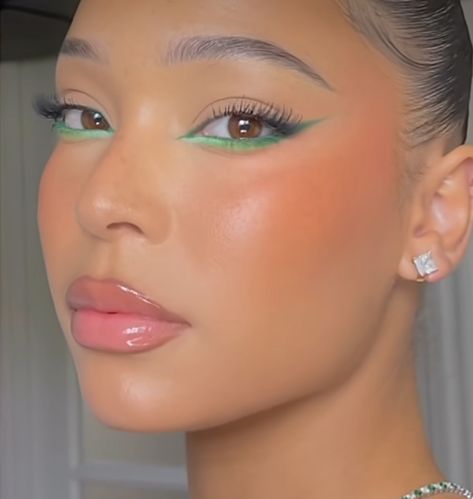 Light Green Makeup Looks Simple, Light Green Makeup Looks, Green Makeup Looks Black Women, Light Green Makeup, Green Makeup Looks, Birthday Ideas For Her, Green Makeup, Looks Black, Makeup For Black Women