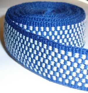 Inkle woven band, in checkerboard blue and white. Inkle Patterns, Inkle Loom Patterns, Backstrap Weaving, Inkle Weaving Patterns, Tablet Weaving Patterns, Finger Weaving, Hairpin Lace Crochet, Band Weaving, Inkle Weaving