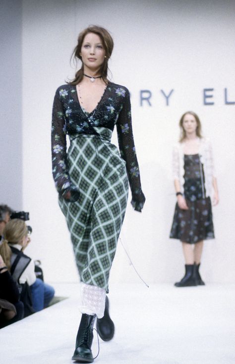 Photo 1 from Perry Ellis Grunge Collection 1990s Fashion Trends, 1990 Style, Moda Grunge, Fashion Guys, Diy Outfits, Mix & Match, Outfit Chic, Riot Grrrl, Fresh Prince