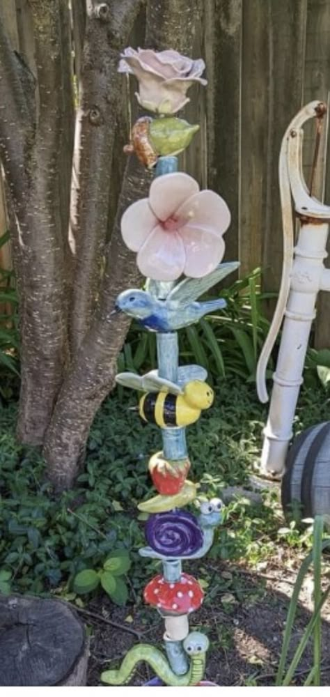 Clay Garden Totems, Garden Stacks Pottery, Clay Totem Poles Ideas, Ceramic Totem Poles Garden Art, Ceramic Totem Poles, Totem Pole Ceramic, Ceramic Bird Bath, Garden Totem, Garden Poles