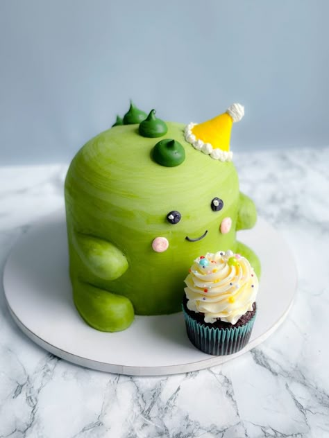 Dino Birthday Cakes, Cute Dinosaur Cake, Bento Tort, Dino Birthday Cake, Dragon Birthday Cakes, Dinosaur Birthday Cake, Boys First Birthday Cake, Cake Decorating Flowers, Dino Cake