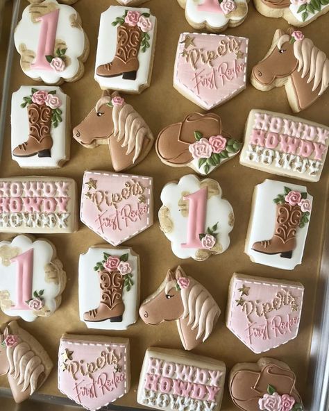 First Rodeo Cookies, Rodeo Cookies, Cowgirl Cookies, Boy Western, Cow Cake, Cow Cakes, 1st Rodeo, Horse Cookies, Girl Shower Themes