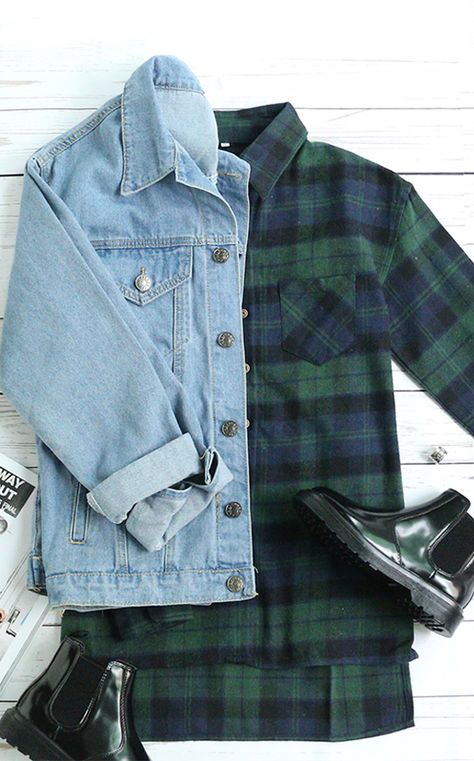 Soft casual style-Green blue checks plaid checkered loose blouse outfit. Loose Blouse Outfit, Plaid Button Up Shirt Outfit, Plaid Flannel Shirt Outfit, Flannel Outfit Women, Green Flannel Outfit, Flannel Shirt Outfit, Green Flannel Shirt, Bleached Flannel Shirt, Plaid Shirt Outfits