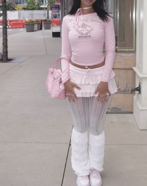 Concert Outfit Melanie Martinez, Diva Outfit Aesthetic, Feminine Alt Outfits, Melanie Martinez Concert Outfit Ideas Trilogy, Soft Mcbling, Hyperfemme Outfits, Melanie Martinez Concert Outfit Ideas, Pink Goth Outfits, Melanie Martinez Aesthetic Outfits