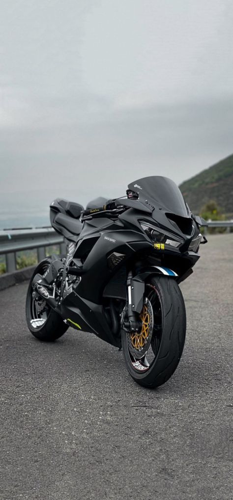 Suzuki Wallpaper, Bike Wallpaper, Dream Cars Bmw, Super Bike, Bike Aesthetic, Motorcycle Wallpaper, Pretty Bike, Bike Pic, Suzuki Motorcycle