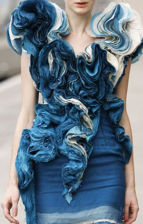 Textured Ruffles elegant rippled textures - creative textiles in fashion design // Felicity Brown S/S 2011 Denim Deconstruction, Felicity Brown, Water Fashion, Fashion Design Inspiration, Nature Inspired Fashion, Textures Fashion, Pnina Tornai, Runway Details, Creation Couture