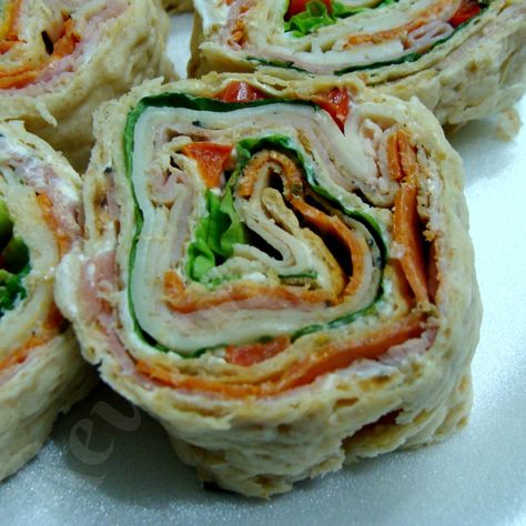 Lavash Sandwich Ideas, Things To Make With Lavash Bread, Lavash Pinwheels, Lavash Bread Sandwiches, Lavosh Recipe Ideas, Lavish Wrap Recipe, Lavash Recipe Ideas, Lavash Bread Pinwheels, Lavash Sandwich Wraps