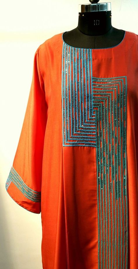 Kurti Embroidery, Kaftan Designs, Mode Kimono, Simple Kurta Designs, Afrikaanse Mode, Embroidery On Kurtis, Kurti Embroidery Design, African Fashion Women Clothing, Embroidery Suits Design