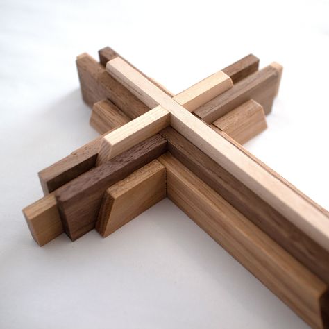 Small Easy Woodworking Projects Wooden Crosses Diy, Wood Crosses Diy, Small Easy Woodworking Projects, Rustic Wood Cross, Layered Crosses, Building Process, Wooden Crosses, Small Woodworking Projects, Easy Wood Projects