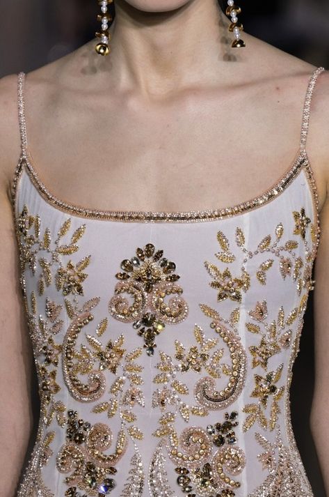 Georges Hobeika | Haute Couture | Spring 2017 - welcome in the world of fashion Haute Couture Style, Gown Ideas, Elie Saab Couture, Georges Hobeika, Couture Mode, Mode Inspo, Gold Dress, Spring 2017, Looks Vintage