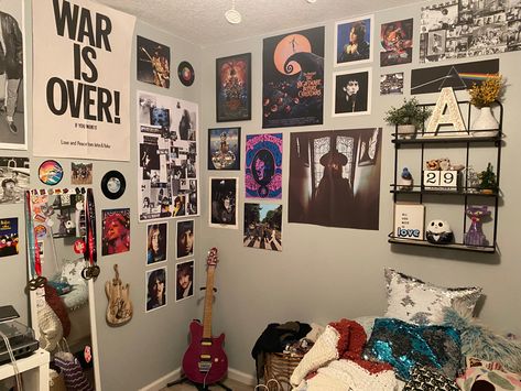 Classic Rock Decor, Classic Rock Bedroom, Rock Posters Bedroom, Rock Poster Wall, Rock And Roll Bedroom, Classic Rock Posters, Rock N Roll Bedroom, Rock And Roll Room, Rock Bedroom