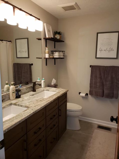 Brown Counter Top Bathroom, Brown Cabinets Bathroom Decor, Tan And Brown Bathroom Decor Ideas, Black Brown Bathroom Decor, Bathroom Inspiration Brown Cabinets, Bathroom Brown Cabinets Decor, Dark Bathroom Cabinets Espresso, Brown Counter Bathroom, Bathroom Decor Dark Brown Cabinets