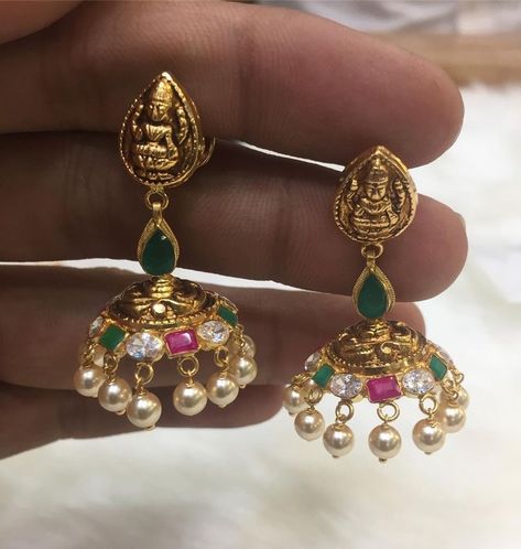 Pretty Gold Necklaces, Ear Tops, 22k Gold Earrings, Gold Earrings Indian, Gold Jhumka Earrings, Gold Jewelry Simple Necklace, Gold Chain Design, Earrings Indian, Gold Wedding Jewelry