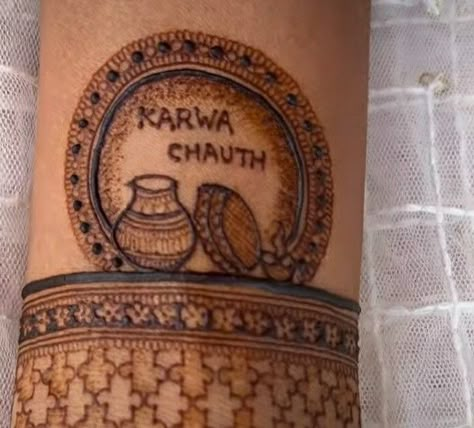 Karwa Chauth Arabic Mehendi, Krwachuth Mehndi Designs, Carvachoth Mehndi, Krva Choth Mehandi, Mendhi Design For Karva Chauth, Karwachauth Mhendi Design, Simple Karva Chauth Mehndi, Mehndi For Karwachauth Easy, Karva Mehendi Designs