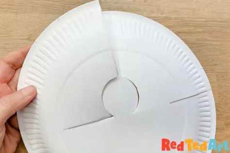 Easy Paper Plate Angel Craft for Kids - Red Ted Art - Easy Christmas Craft Angle Crafts For Kids, Angel Art Projects For Kids, Paper Plate Wreaths For Kids Christmas, Toddler Angel Craft, Paper Plate Angel Craft, Angel Art For Kids, Easy Angel Crafts For Kids, Paper Plate Crafts For Kids Christmas, Children’s Church Crafts Diy