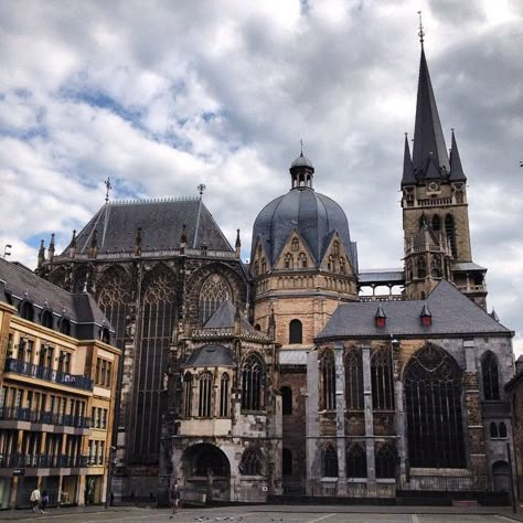 Dome Architecture, Aachen Cathedral, Lemon Juicer, European City Breaks, European City, Gothic Cathedral, European Architecture, Cologne Germany, Cathedral Church