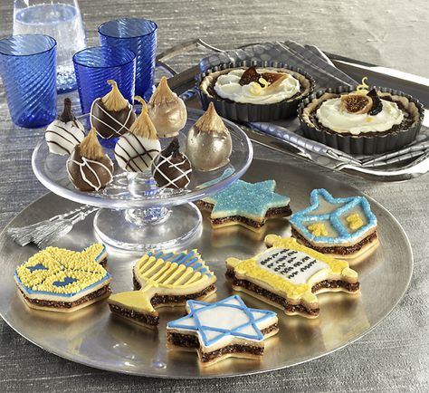 Hanukkah Sandwich Cookies Hanukkah Cookies, Dried Fig Recipes, Hanukkah Ideas, Hanukkah Recipes, Fig Cookies, Hanukkah Party, Fig Recipes, Christmas Blessings, Cinnamon Flavor