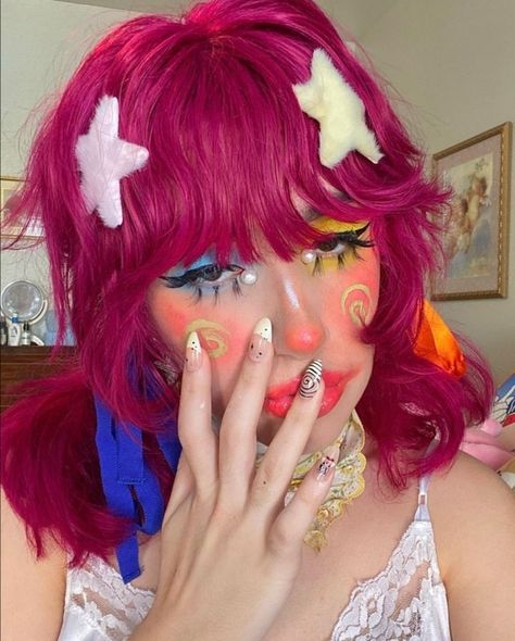 Soft Clown Makeup, Clown Girl Makeup, Bella Outfit, 21 Bday, Clown Core, Clown Girl, Makeup Shades, Vintage Clown, Eye Spy