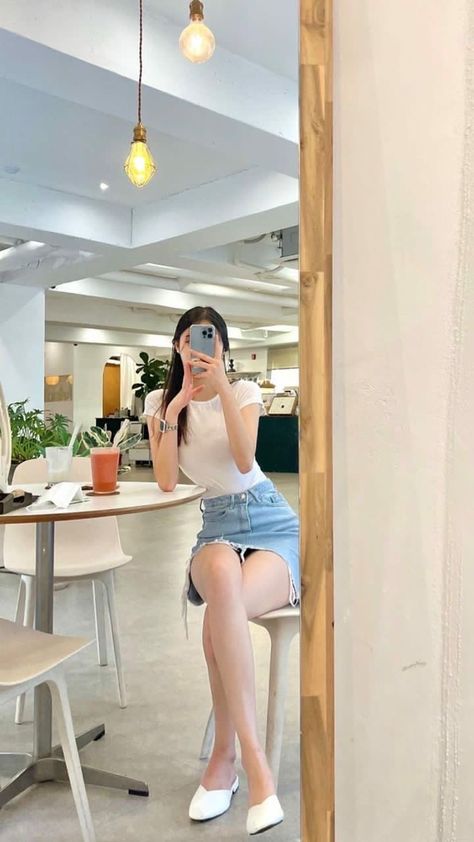 Korean Outfits Elegant, Pambahay Outfit, Korean Selfie, Korean Outfit Street Styles, Casual College Outfits, Foto Tips, Everyday Fashion Outfits, Casual Day Outfits, Classy Casual