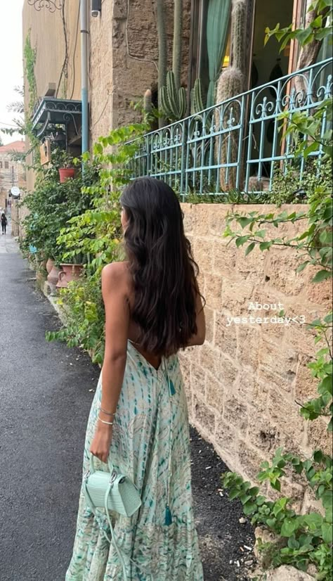 Meditteranean Outfits, Medeteranian Outfits, Lisbon Fashion Spring, Croatian Summer Outfits, Summer Hawaii Outfits, Italian Vibes Outfits, Italian Summer Outfits Womens Fashion, European Outfits Winter, Italian Spring Fashion