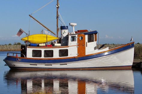 Liveaboard Boats For Sale, Tug Boats For Sale, Ranger Tugs, Lake Instagram Pictures, Trawler Boats, Liveaboard Boats, Lord Nelson, Boat Pics, Chris Craft