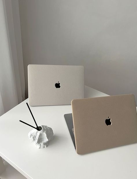 Aesthetic Macbook Case, Macbook Case Aesthetic, Almond Milk Tea, Apple Photo, Macbook Covers, Cream Aesthetic, Dope Outfits For Guys, Organization Inspiration, Simple Eye Makeup