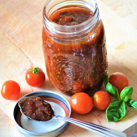 Tomato Jam Recipes, Refrigerator Jam, Tomato Jam Recipe, Savory Jam, Freezer Jam Recipes, Easy Jam, Cherry Tomato Salad, Sweet Savory Recipes, Recipes To Make At Home