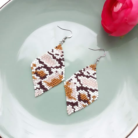 Geometric Snake, Beaded Snake, Earrings Snake, Diamond Shape Earrings, Diy Jewelry Inspiration, Gift For Anniversary, Snake Jewelry, Beaded Earrings Patterns, Snake Earrings