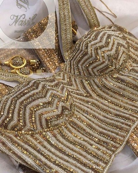 Couture Embroidery Blouse, Designer Saree Blouse, Bridal Sari, Embroidery Fashion Detail, Cocktail Party Wedding, Blouse Designer, Hand Beaded Embroidery, Golden Pearl, Motifs Perler