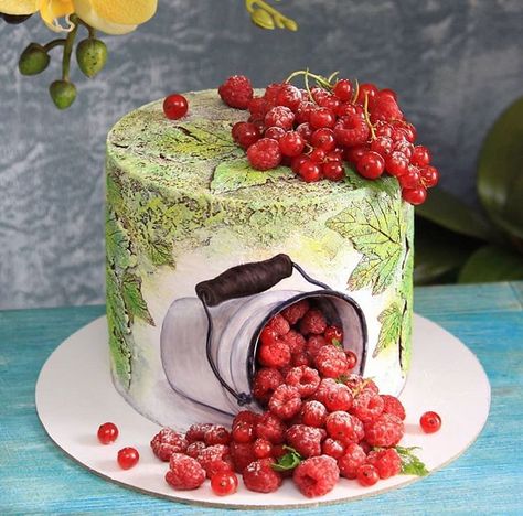 Absolute masterpeace #cake Cakes Design, Fantasy Cake, Berry Cake, Cake Blog, Delectable Desserts, Cake Decorating Designs, Crazy Cakes, Baby Cakes, Painted Cakes