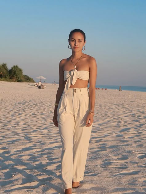 summer holiday outfits: Katrina in a bandeau top and matching white trousers What To Wear On Holiday, Beach Trousers Outfit, White Beach Outfits Women, Beach Outfit Neutral, Sea Outfit Summer, Bandeau Top Outfits, Holiday Outfits Christmas Casual, Boat Outfits, Spring Holiday Outfit