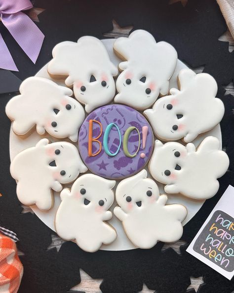 Heavenly K Cookie Co (@heavenlykcookieco) • Instagram photos and videos Halloween Cookie Platter, Royal Cookies, Flying Ghost, Cookie Platter, 2023 Halloween, Decorating Cookies, Halloween Cookie, Halloween Cookies, Ghost