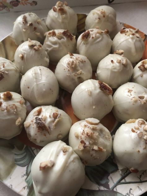 Butter Pecan Truffles, No Bake Pecan Pie Truffles, Butter Pecan Cake Pops, Pecan Pie Cake Balls, Pecan Pie Truffles Recipe, Apple Pie Truffles, Pecan Truffles, Pecan Pie Truffles, Tv Snacks