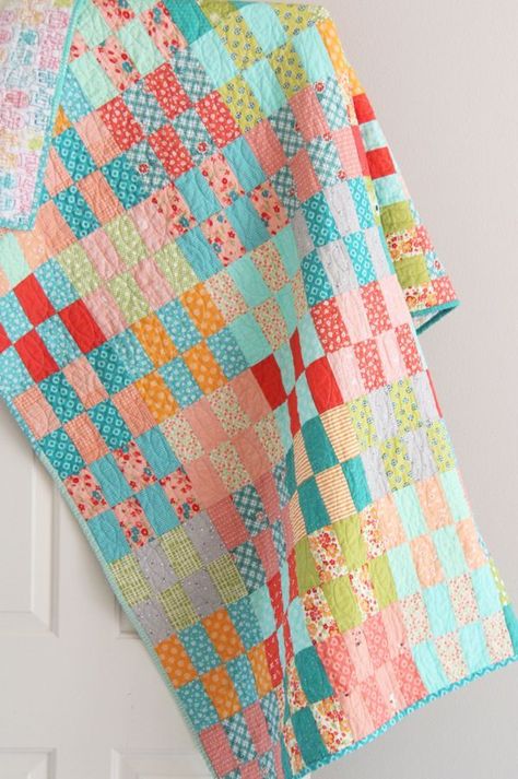 Free Jelly Roll Pattern in Multiple Sizes Jelly Roll Quilt Patterns Free Tutorials, Jelly Roll Projects, Quilt Crafts, Jelly Roll Quilt, Easy Quilting, Jelly Roll Patterns, Cluck Cluck Sew, Jelly Roll Quilt Patterns, Spring Quilts