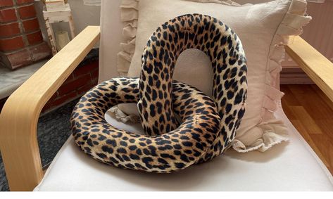 Chain Pillow, Ball Pillow, Leopard Pillows, Animal Print Pillows, Trendy Pillow, The Cheetah, Stylish Pillows, Velvet Pillow Covers, Soft Pillows