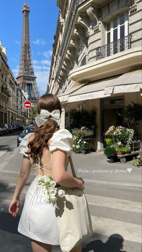 Trip To France Outfits, Paris Photo Poses, Elegant European Fashion, Paris Trip Outfits Spring, Parisian Fashion Aesthetic, France Aesthetic Outfit, Paris Coquette, France Outfits, Paris Summer