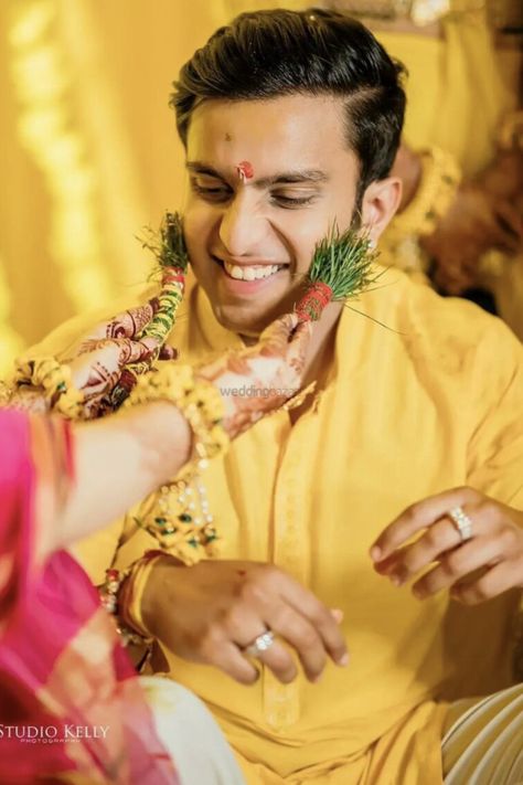 Introducing latest candid groom poses ideas. #weddingbazaar #indianwedding #uniquelehenga #groomphotosposes #groomphotosideas #groomphotosshiit #groomphotoscandid #groomphotosdog #groomphotosdance Groom Poses For Haldi, Haldi Men Poses, Haldi Ceremony Photography Poses For Men, Haldi Photoshoot For Groom, Haldi Poses Boys, Haldi Pose For Groom, Haldi Ceremony Groom Poses, Haldi For Groom, Boys Haldi Photoshoot