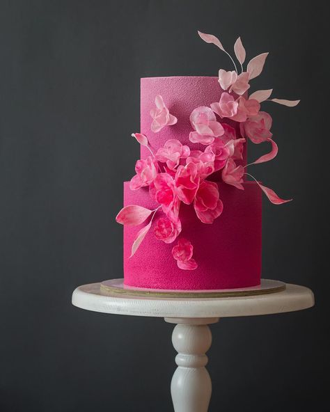 Pink Bridal Shower Cake Ideas, Shades Of Pink Cake, Pink Bridal Shower Cake, Pink Party Cake, 50th Birthday Party Themes, Wedding Cakes Ideas, Graduation Party Diy, Friends Cake, Modern Cakes