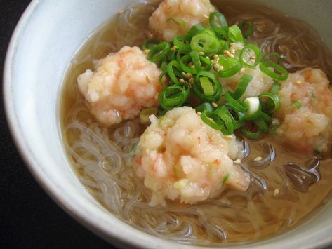 Harusame Soup, Prawn Balls, Pho Soup Recipe, Prawn Soup, Asian Shrimp, Asian Fish, Shrimp Balls, Pho Soup, Easy Japanese Recipes