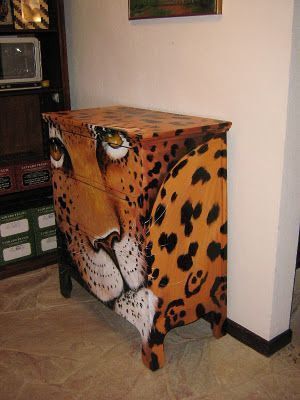 Whimsical Furniture, Artistic Furniture, Fun Furniture, Deco Originale, Furniture Rehab, Painted Furniture Ideas, Painted Chairs, Painting Furniture Diy, Funky Furniture