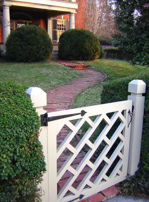 Garden Passages Gate, Colony Entrance Gate Design Classical, Porch Gate, Farm Entrance, Country Fences, Garden Screening, House Gate Design, Front Yard Fence, Dog Fence