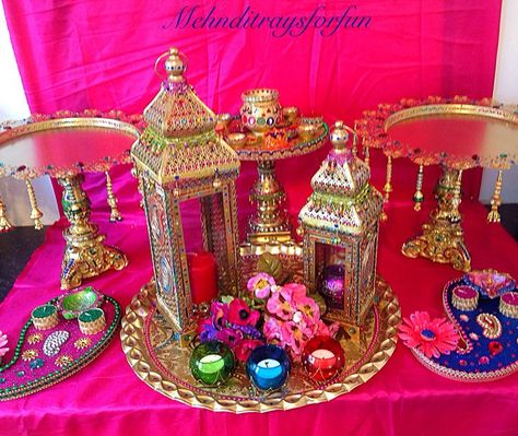 Moroccan Mehndi Decor, Morocco Table Decor, Moraccon Theme Party, Mehndi Taals Ideas, Wedding Themes Indian, Moroccan Henna Party, Moroccan Theme Decor, Henna Party Decor, Mehndi Plates