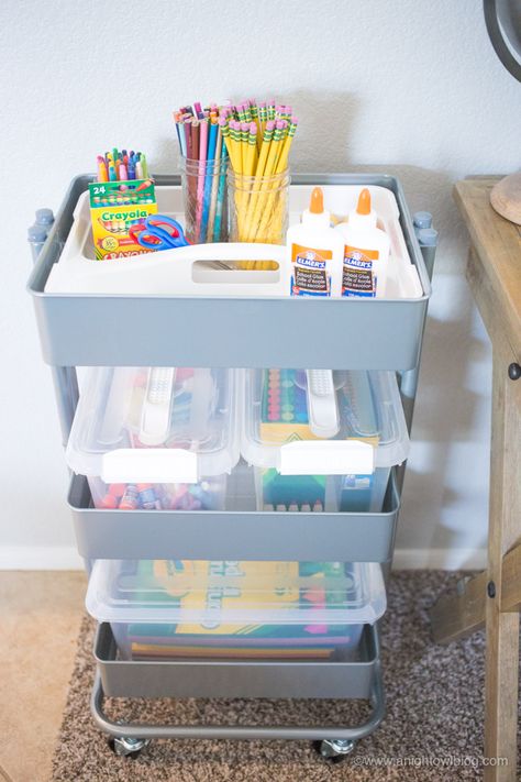 Perfect for Back to School, this year get things organized with a Mobile Homework Station; a handy rolling cart with everything your kid needs to get their homework and school projects done! Homeschool Trolley, Homework Cart, Homework Cart For Kids, Student Supply Cart, Baby Rolling Cart Organizer, Teaching From A Cart Organization, Kids Art Storage, Kids Homework Station, Homeschool Room Design