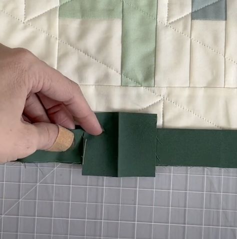 Join Binding On Quilt, Joining Quilt Binding Ends, Joining Binding Ends, Joining Binding Ends Quilts, How To Join Binding Ends Quilts, Binding A Quilt, Quilt Binding, Quilting Tips, Binding