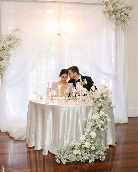 Sweetheart Table Wedding Draping, Sweetheart Table Inspiration, Wedding Sweetheart Table Ideas Elegant, Sweetheart Table Draping, Hotel Wedding Reception Ideas, Sweetheart Table Backdrop Ideas, Wedding Backdrop Sweetheart Table, Simple Sweetheart Table, White Sweetheart Table