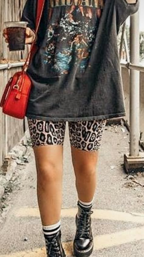 Leopard Print Biker Shorts Outfit, Animal Print Shorts Outfit, Leopard Biker Shorts Outfit, Leopard Shorts Outfit, Leopard Biker Shorts, Casual Rave Outfits, Yoga Shorts Outfit, Outfit Viaje, Keen Style